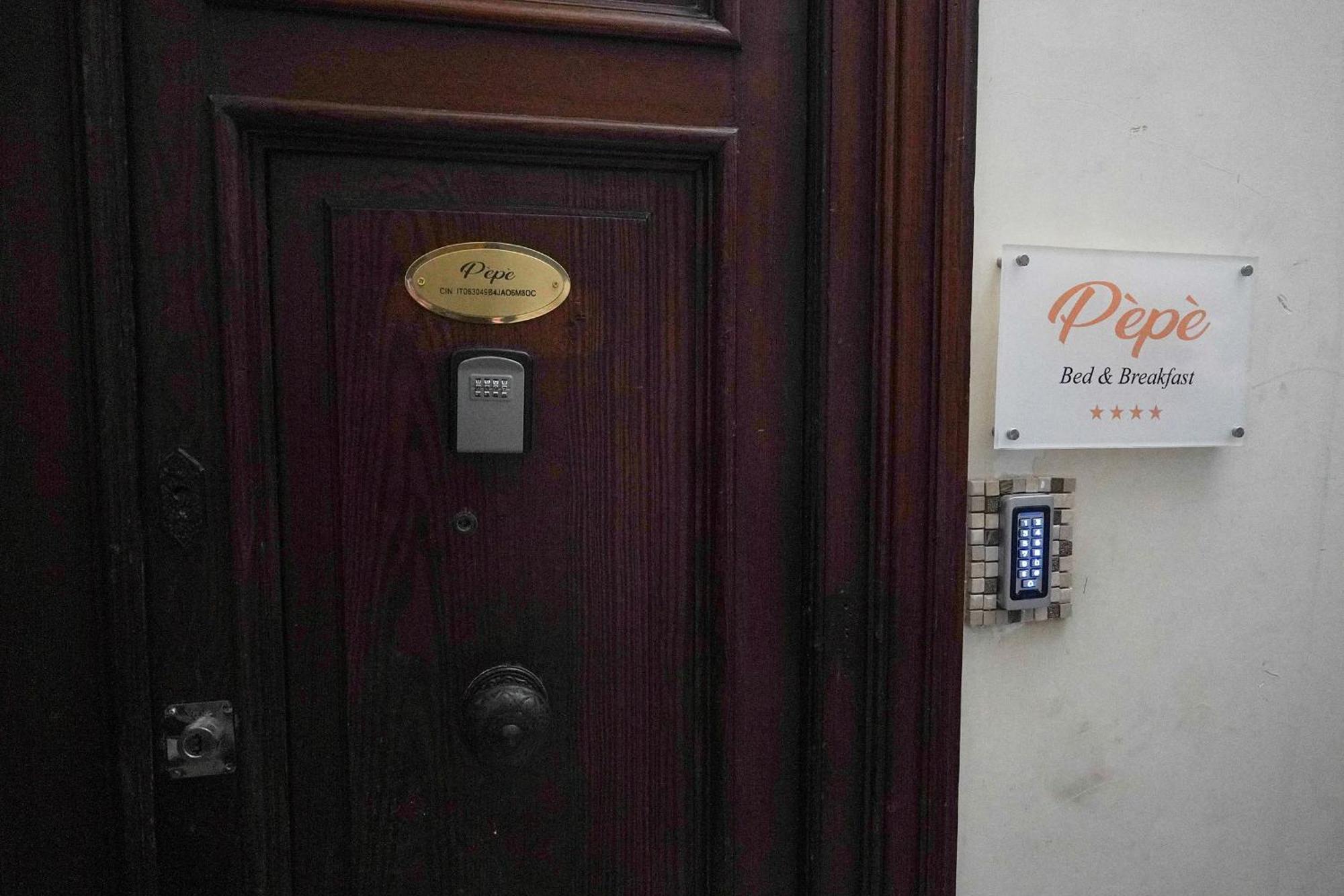 Pepe Bed & Breakfast Наполи Екстериор снимка